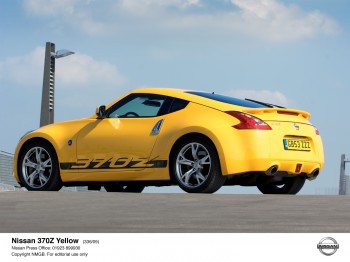 Nissan 370Z Yellow